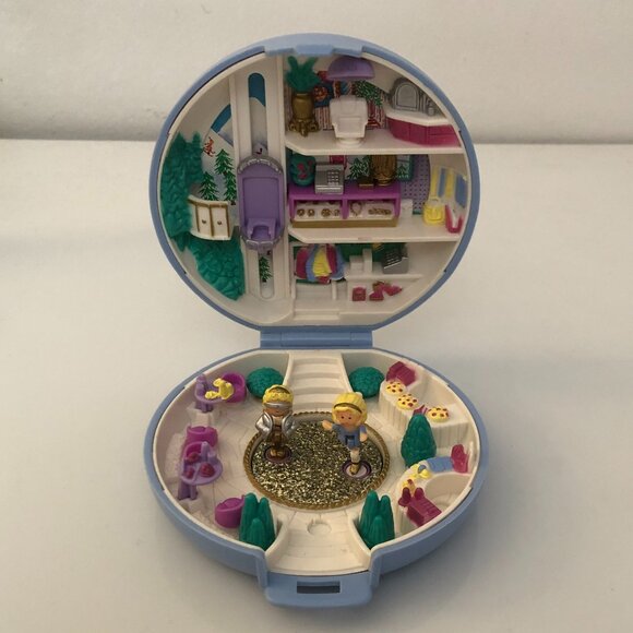 Vintage 1989 Bluebird Polly Pocket Polly's Ice Skating Party - Picture 1 of 6